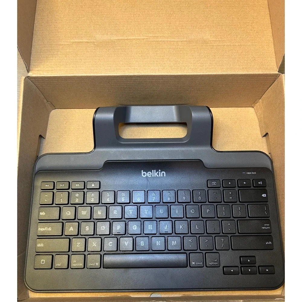 Belkin Wired Keyboard with Stand‎ B2B130 for iPad Lightning Connector Black